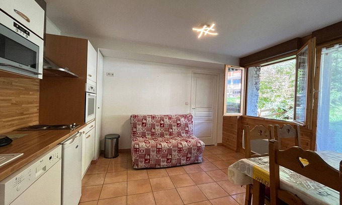 Pra Loup Apartment | Cozy Apartment with Terrace, Parking, and Ski Storage, Steps from Pra-Loup Center