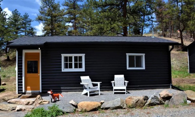 Bailey Cabin | Cozy Bailey Cabin- Fox