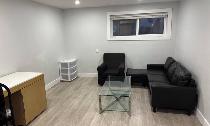Surrey Apartment | Cozy basement sweet