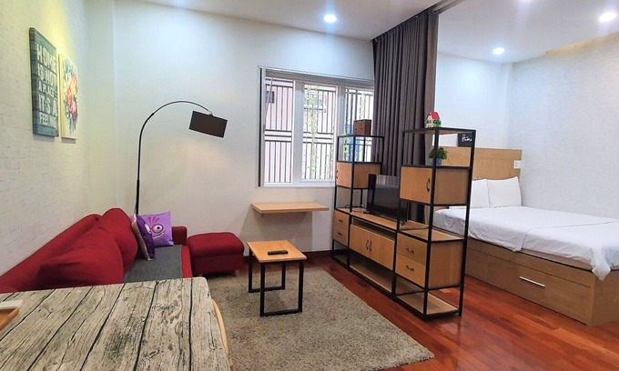Hang Xanh Apartment | Cozy Bathtub Serviced Studio, 5' Walk to District 1, Near the Zoo