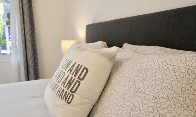 East Fort Lauderdale Hotel | Cozy Beach Room/Self Check In-Out/One Step from the Ocean!