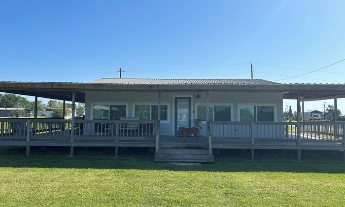 Port Lavaca House | Cozy beach cottage in Magnolia