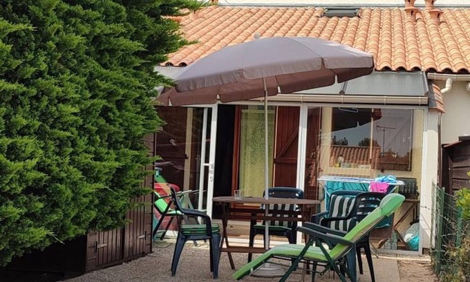 Notre-Dame-de-Monts House | Cozy Beach House with Pool, Sleeps 4, Pet-Friendly – Notre-Dame-de-Monts