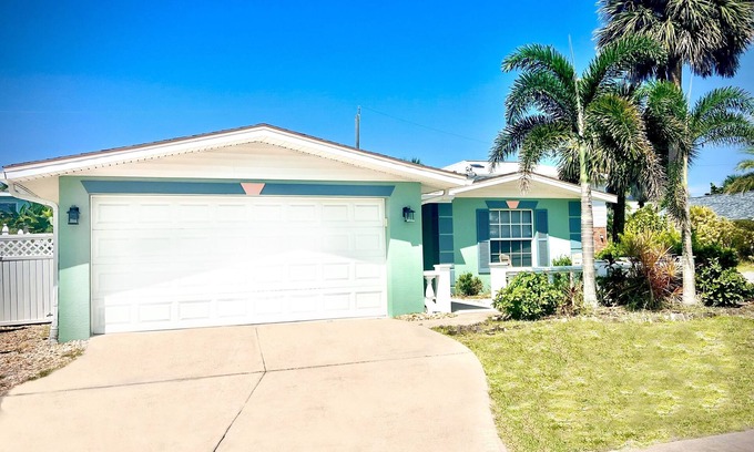 Boardwalk House | Cozy beach home! Private pool, 2min walk to beach, walkable to restaurants/shops