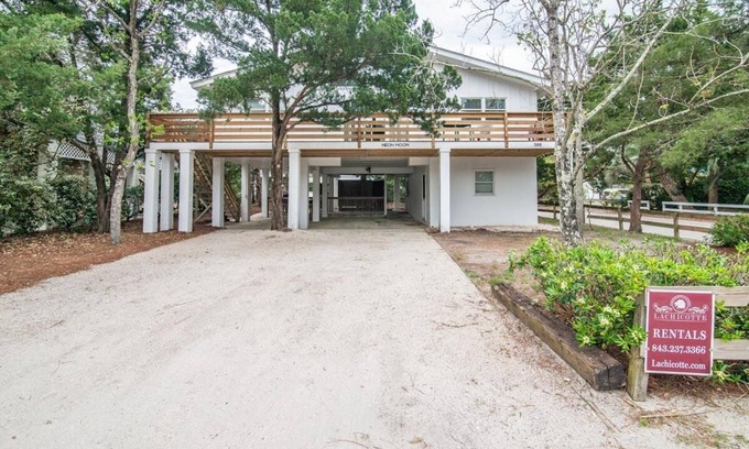 Pawleys Island House | Cozy Beach House Steps from the Shore: 4 Bedroom