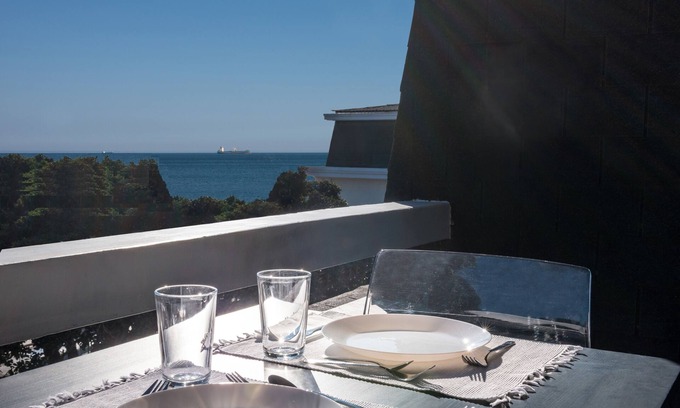 Estoril Apartment | Cozy BeachFront Apartment in front of beach, train and bus.