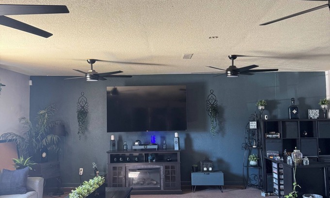 Apple Valley House | Cozy bedroom in charming Apple Valley with WiFi, AC