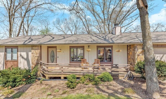 Bella Vista House | Cozy Bike-In & Out Retreat - Fire Pit, Pet Friendly
