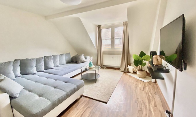 Krefeld Condo | Cozy boho apartment with Netflix & high-speed wifi
