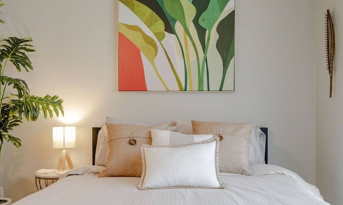 South Lamar Apartment | ☼Cozy Boho Studio☼Heart of ATX☼Pool,Gym☼Long Term☼