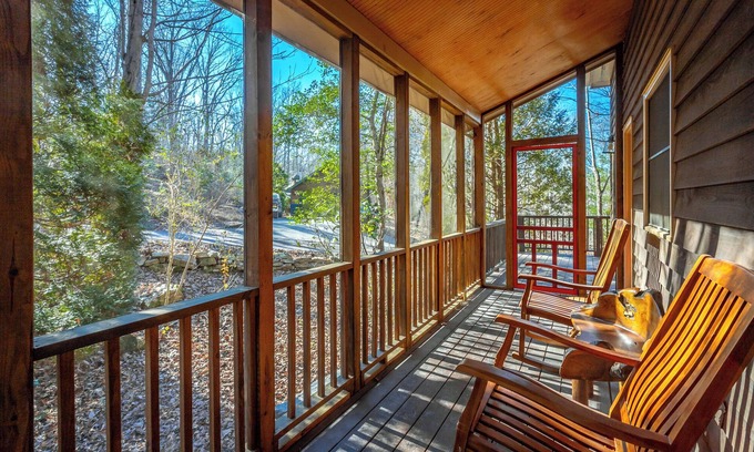 Signal Mountain Cabin | Cozy Brock Creek Cabin near Chattanooga