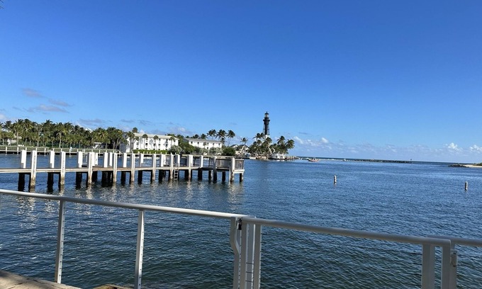 Hillsboro Beach Apartment | Cozy Bungalow with Private Beach Access