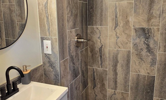 Manitou Springs Cabin | Cozy Cabin 1 | 1BR + Kitchenette Near Pikes Peak