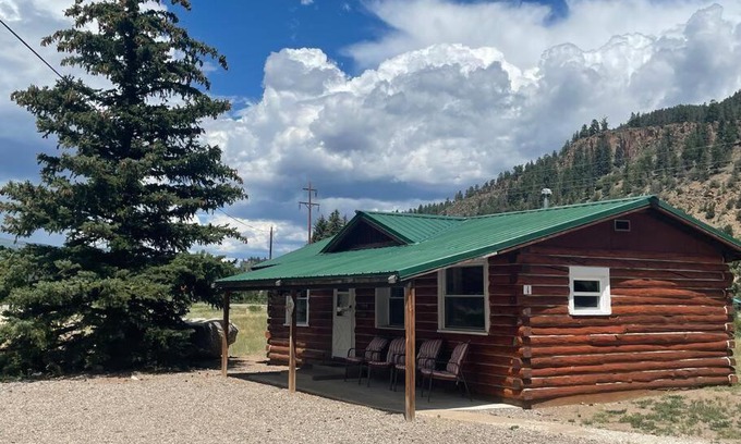 South Fork House | Cozy cabin #1 at Aspen Ridge Cabins