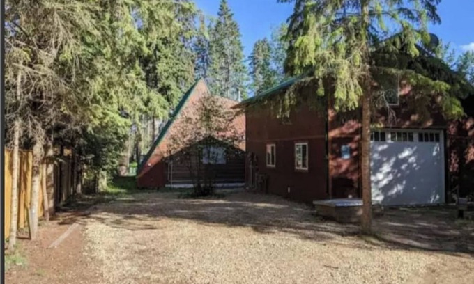 Division No. 8 Cabin | Cozy Cabin By The Lake