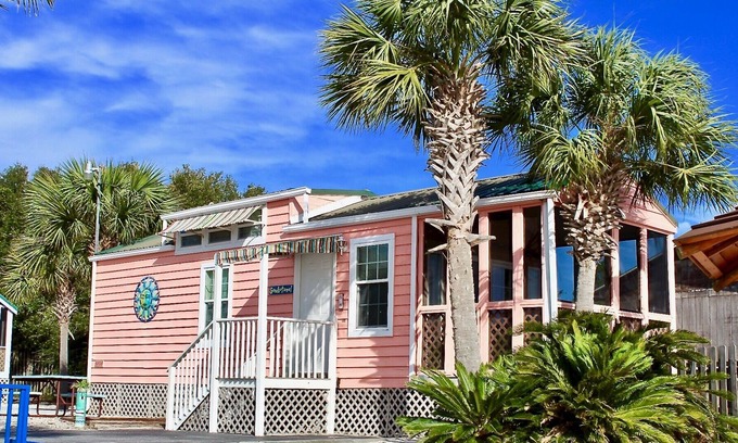 Navarre Cabin | Cozy Cabin Deluxe waterfront Sleeps 8 Pet friendly