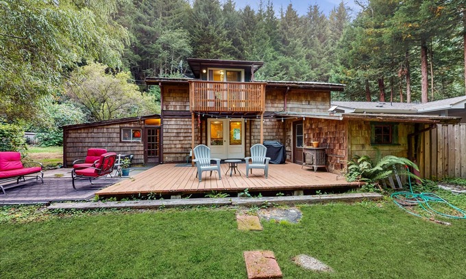 Trinidad House | Cozy cabin for two w/a furnished deck & grassy yard - close to hiking trails
