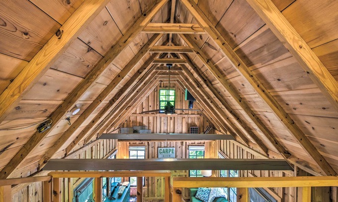 Lakemont Cabin | Cozy Cabin Getaway ~ 1 Mi to Lake Rabun Beach