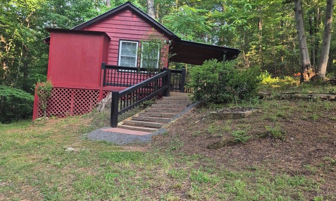 Ellijay Cabin | Cozy cabin in peaceful Ellijay with WiFi, AC