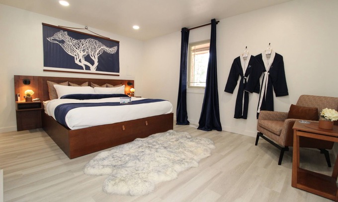 Angel Fire Cabin | Cozy cabin in the woods, fire pit, king bed, ADA, A/C