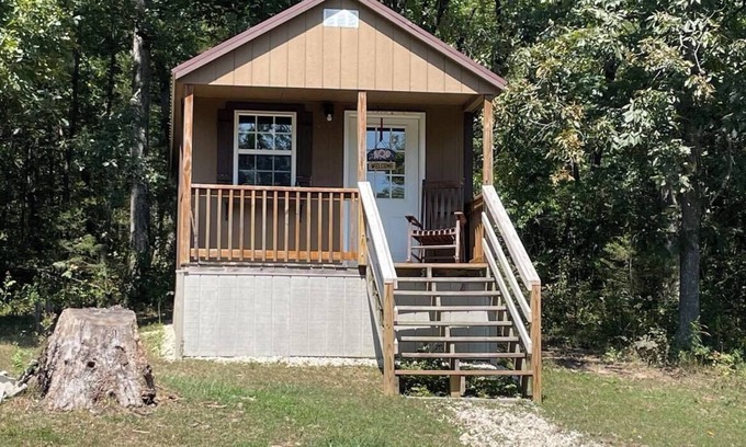 Mount Sterling Cabin | Cozy Cabin in the woods near charming Hermann