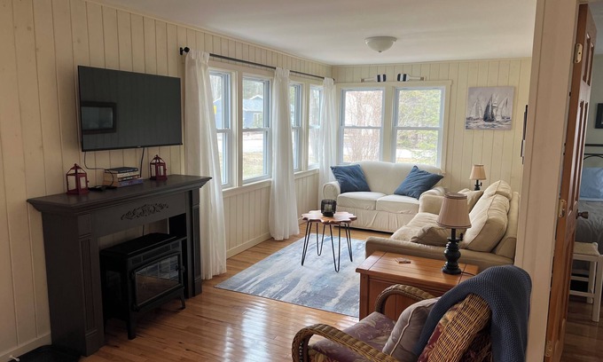 Sturgeon Bay Cabin | Cozy Cabin located minutes from Whitefish Dunes Park
