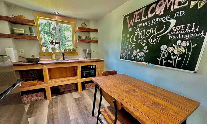 Buck Hill Falls House | Cozy Cabin Minutes from Mt.Airy & Kalahari