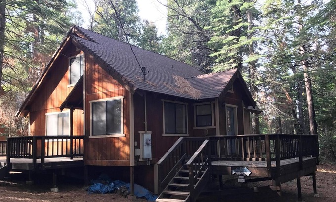 Dorrington Cabin | Cozy cabin near lakes, streams, rivers, hiking trails and shops/restaurants