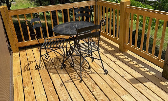 Clifford Cabin | Cozy cabin on Private Lake in fabulous Amherst. Near the Blue Ridge Parkway.