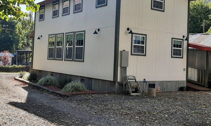 White Bird Cabin | Cozy cabin on White Bird Creek, Petfriendly
