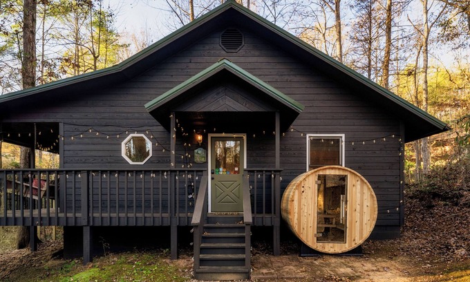 Gatlinburg Cabin | Cozy cabin with hottub, fitness room in Gatlinburg, near NP, couple's paradise