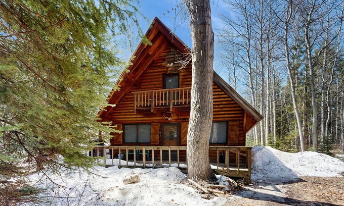 McCall House | Cozy cabin with wood stove, scenic balcony & washer/dryer - near Lake Payette