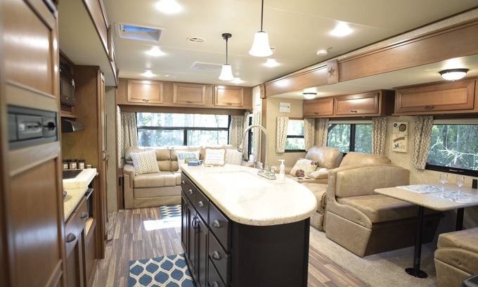 Durants Neck House | Cozy Camper~New Wash Shed~Fast Wi-Fi~Comfy Bed~Fire Pit~Near Croquet Club