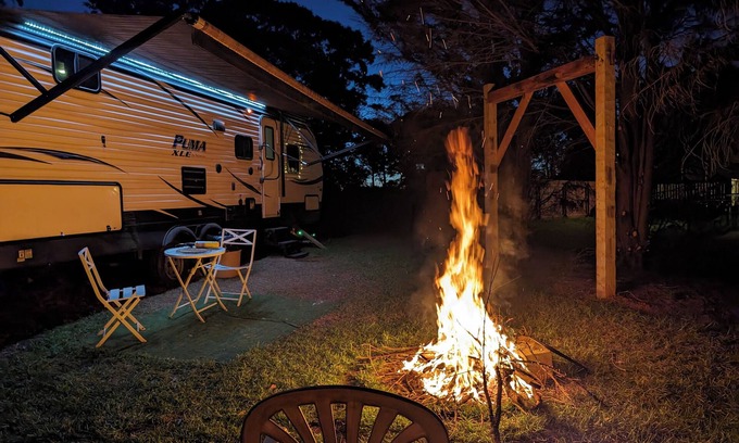 Fairburn RV Rental | Cozy Campground WITH POOL in Fairburn with WiFi, AC