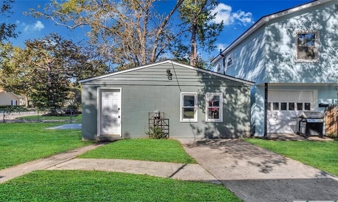 Midtown Cottage | Cozy Carriage House