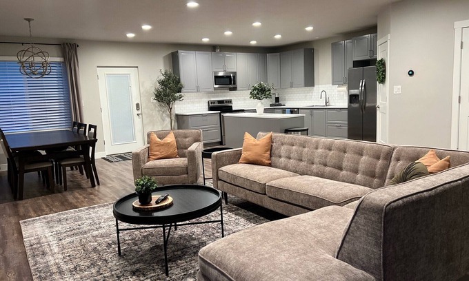 Orem House | Cozy Cascade Nook - 2 bedroom basement apartment