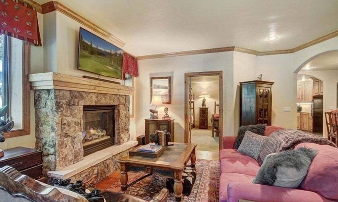 Edwards Condo | Cozy & Central Arrowhead Village Townhome by RedAwning