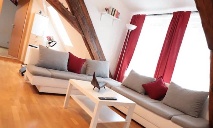 Biebrich Apartment | Cozy & central at the castle park with balcony