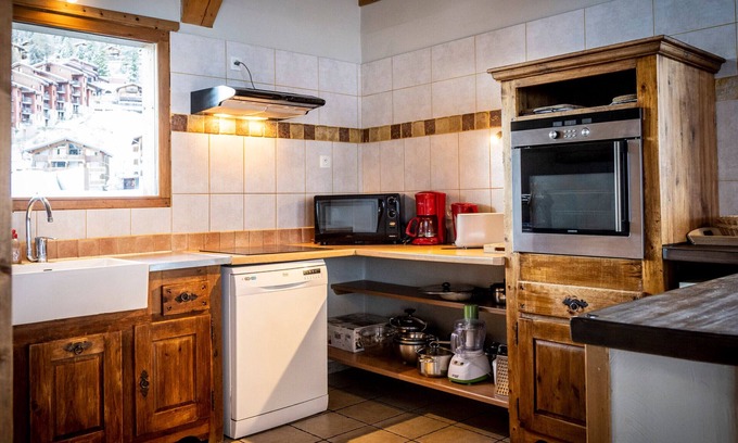 Plagne 1800 Ski Chalet | Cozy chalet with jacuzzi, sauna, and wifi, near the slopes