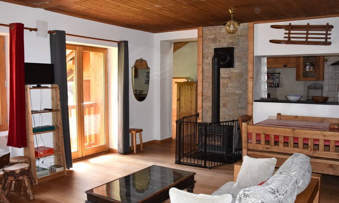 Pralognan-la-Vanoise Ski Chalet | Cozy chalet for 6 near center, south garden, 1 bedroom, mezzanine