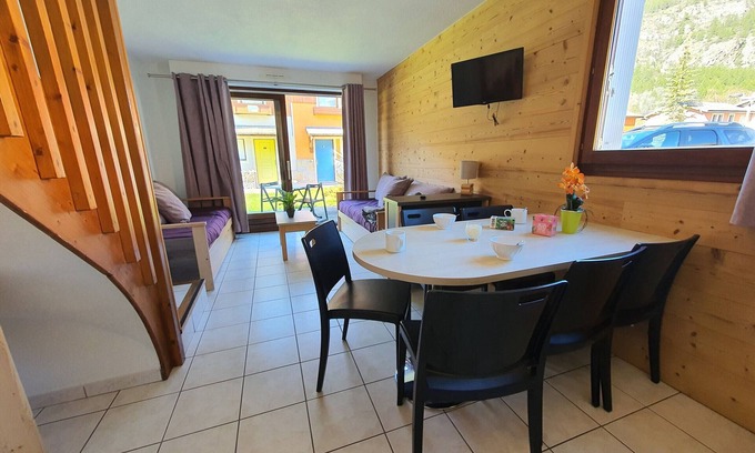 La Salle-les-Alpes Apartment | Cozy Chalet, Near Slopes, Free Wifi, Pets Welcome