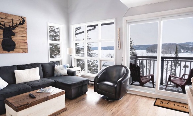 Huntsville Ski Chalet | Cozy Chalet overlooking the lake