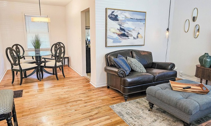 Springfield House | Cozy & Charming 3-bedroom cottage in Springfield - Great Location! Pet friendly!