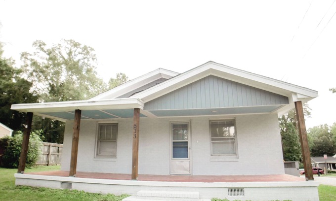 High Point House | Cozy& Charming 3-bedroom house in High Point close to shopping and restaurants