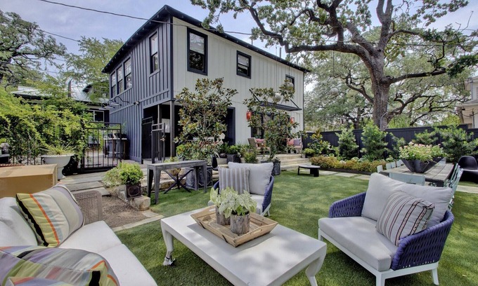Westfield Apartment | Cozy, Chic Apartment Nestled Amongst Oak Trees In The Heart Of Austin