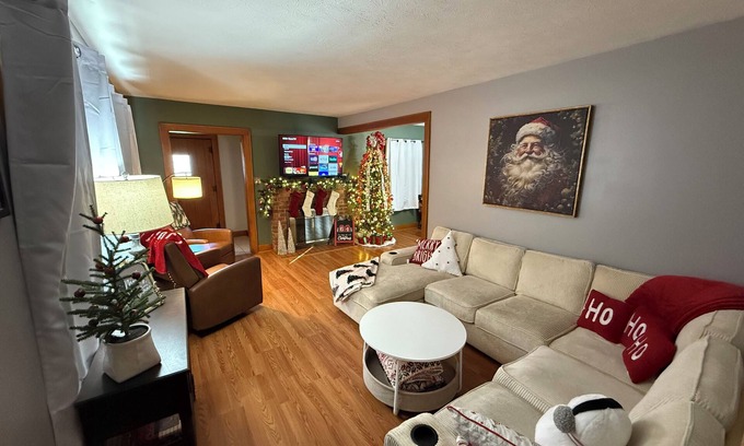 Salina Cottage | Cozy Christmas Cottage No Cleaning Fee!