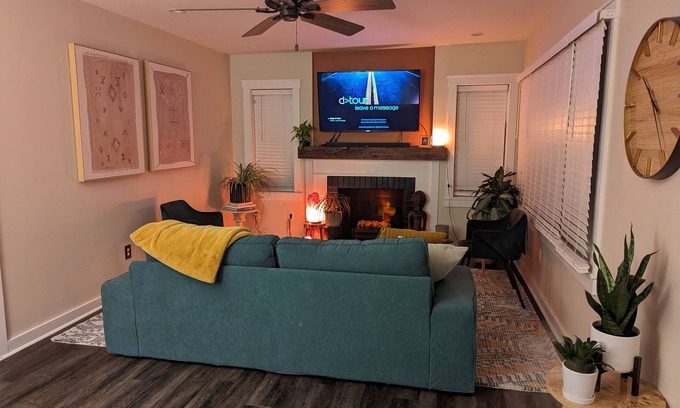 Martindale-Brightwood House | Cozy Clean Boho Bungalow for All-Star Weekend. 15 minutes from downtown.