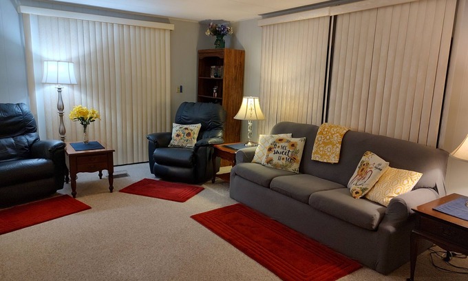 Zephyrhills West House | Cozy,clean, peaceful and safe.Conveniently located near rest, shopping, hospital