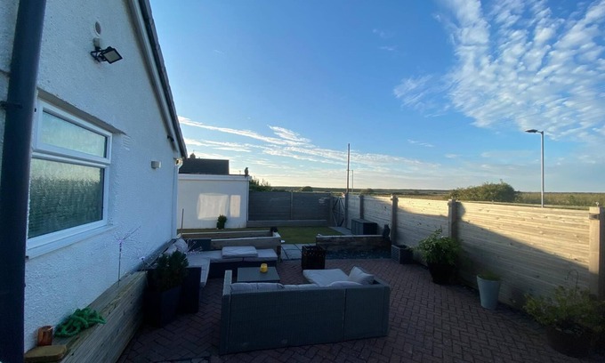 Prestatyn Cottage | Cozy Coastal Bungalow in Prestatyn