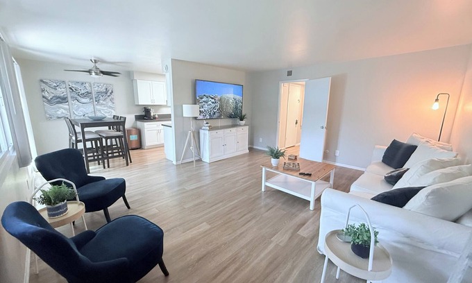 Los Angeles Condo | Cozy Comfort Near LAX Adjacent